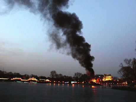 北京什刹海两家酒吧突起大火
