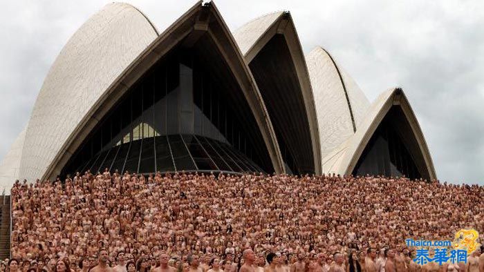 5200人聚集悉尼歌剧院前集体拍裸照