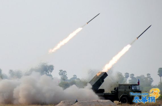 柬埔寨试射中俄制火箭炮