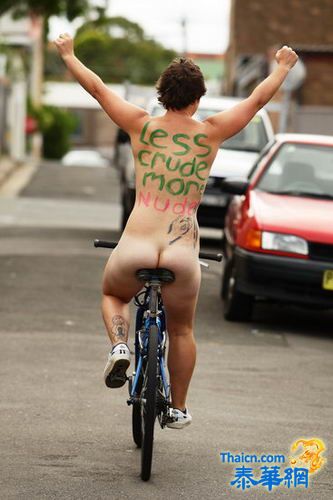 悉尼男女裸体骑自行车宣传环保