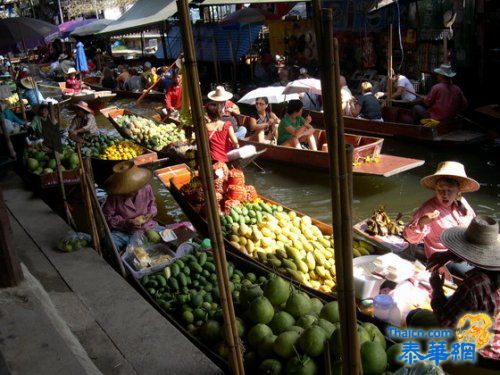 在泰国值得一游的紅塗吾水上市場