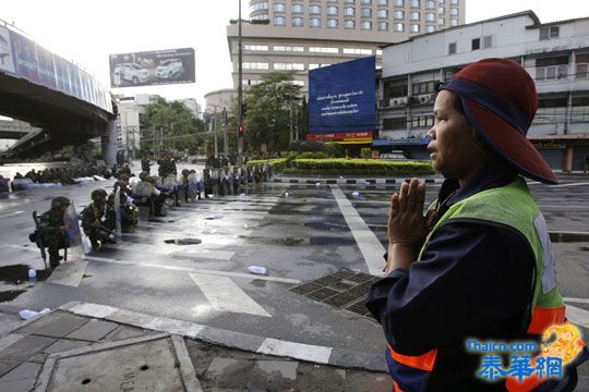 军方称将在曼谷抗议地点部署装甲车封堵抗议者