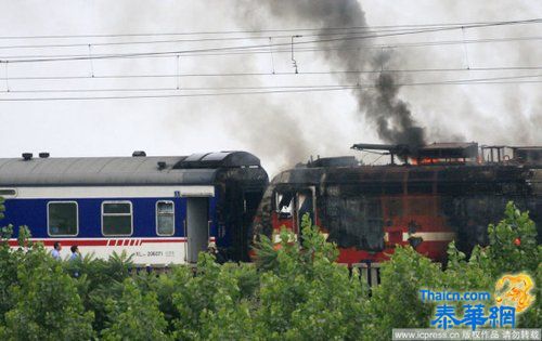 青岛至广州T162列车行驶途中车头起火