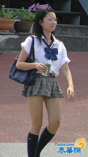 日本女学生穿超短裙之谜