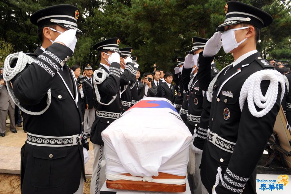 朝鲜叛逃高官黄长烨遗体告别仪式在韩国举行