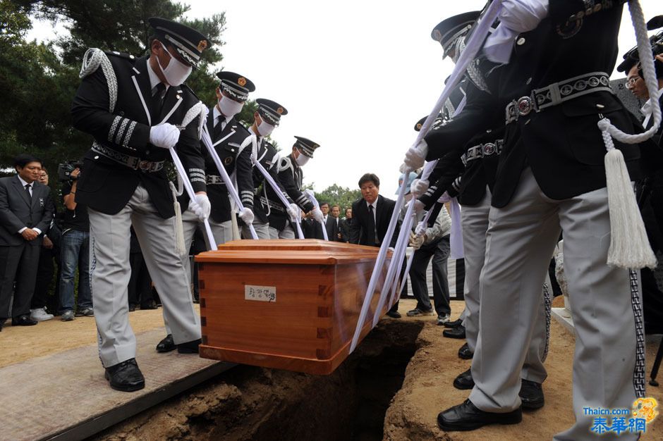 朝鲜叛逃高官黄长烨遗体告别仪式在韩国举行