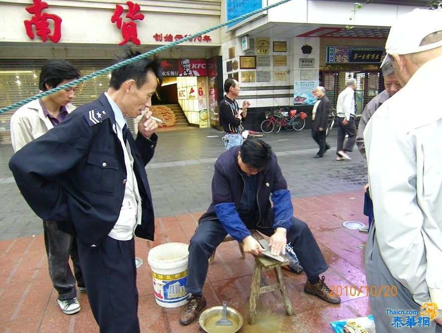 秋风上海虽有寒  春风又临南京路