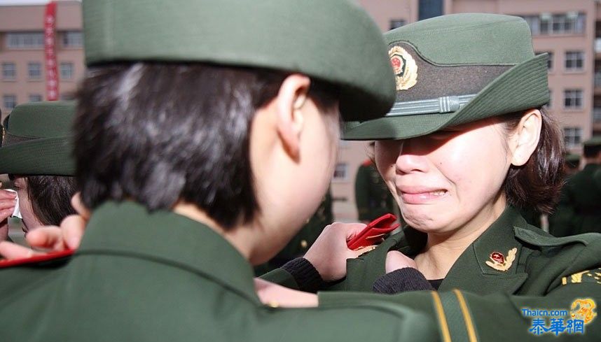 大陆武警退伍女兵的微笑与眼泪