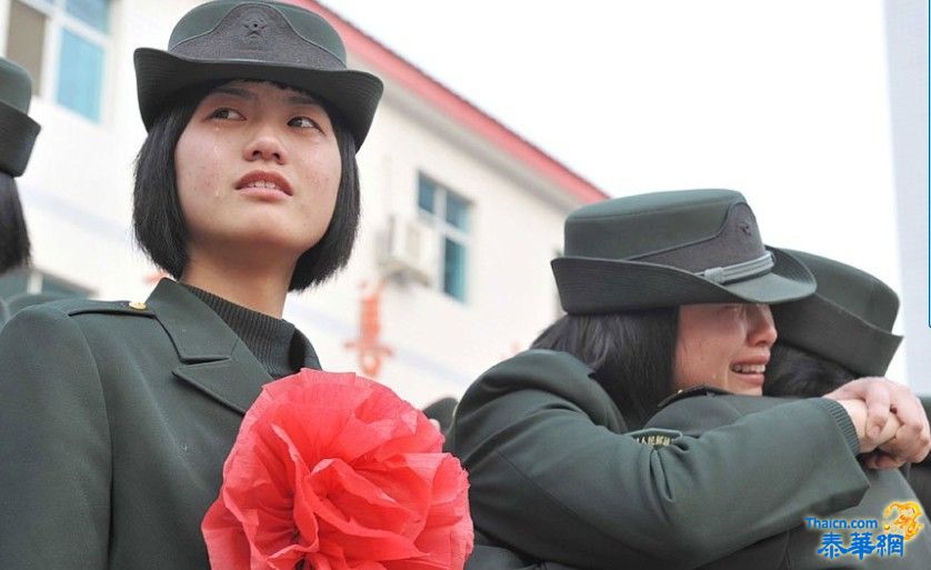 大陆武警退伍女兵的微笑与眼泪