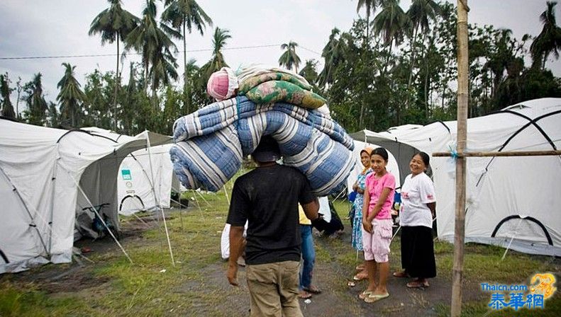 印尼默拉皮火山泥流袭击村庄 千余人被迫转移