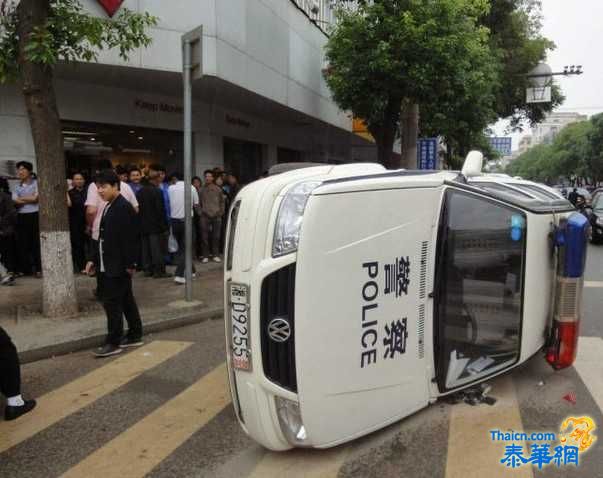 湖南衡东交警打人 千人抗议掀翻警车