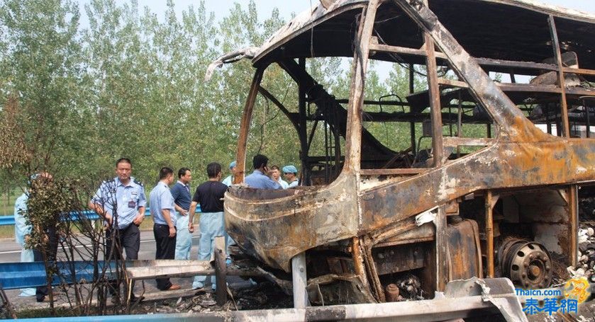 京珠高速信阳明港段一大客车起火燃烧 预计致41人死亡