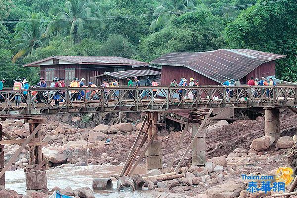 洪灾已致92人死亡 洪水威胁首都曼谷