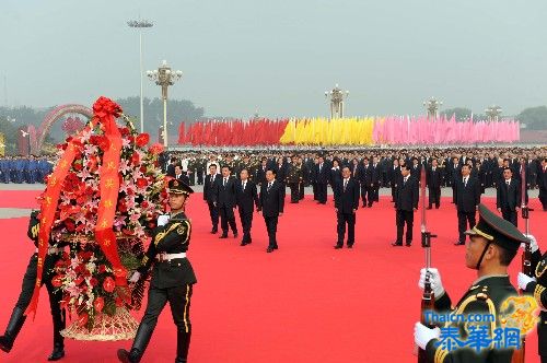 揭秘中国领导人在国庆节上敬献的花篮