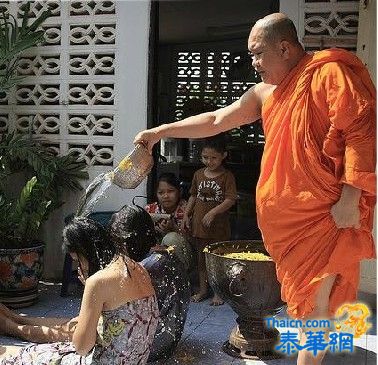 大陆人眼中的泰国和尚