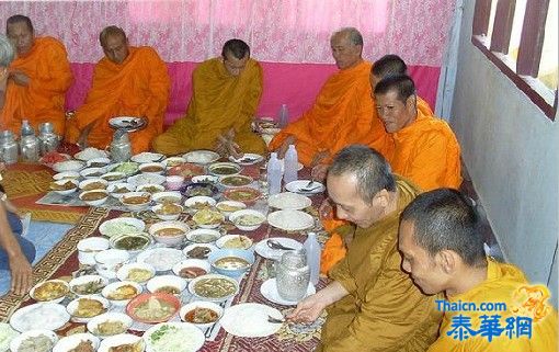 大陆人眼中的泰国和尚
