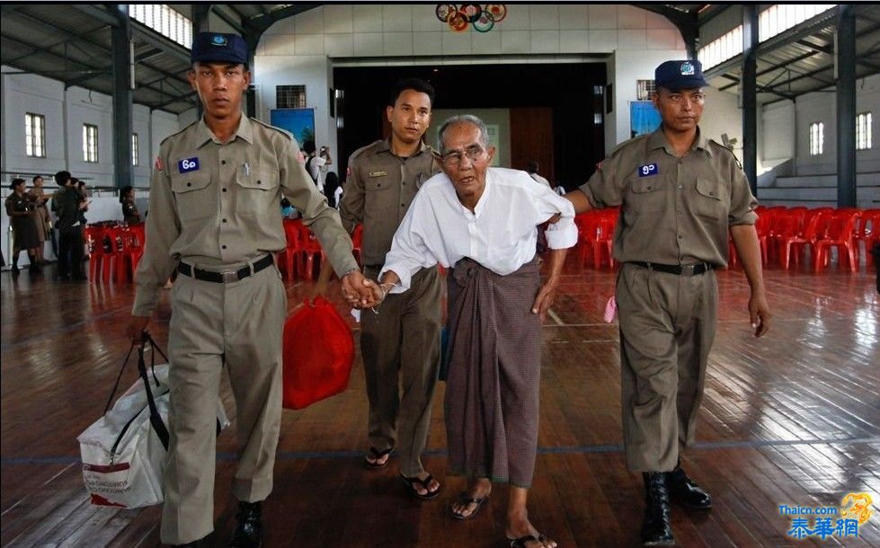 缅甸当局开始逐步释放6,359名犯人包括至少300名政治犯