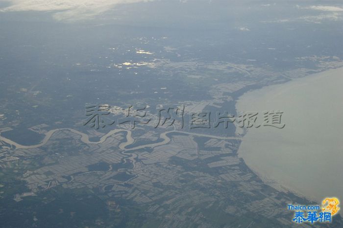 【泰华网报道】10月21日早曼谷湾汛情写实 湄南河经过曼谷湾流入大海