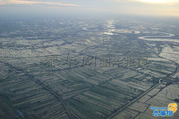 【泰华网报道】10月21日早曼谷湾汛情写实 湄南河经过曼谷湾流入大海