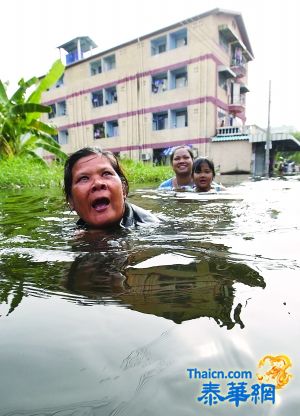 洪水太伤人：50多人遭电击而死 一男子被鳄鱼咬