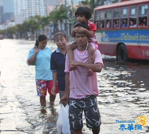 曼谷中心防洪奏效 却激怒周边灾区居民