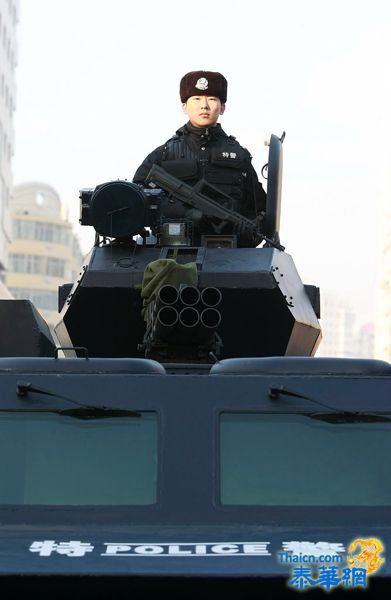 大陆哈尔滨警方配备装甲车 装配重机枪