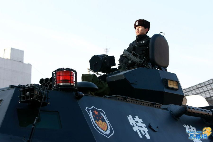 大陆哈尔滨警方配备装甲车 装配重机枪