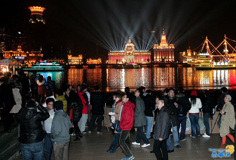 上海迎新年打造全国最大3D灯光秀  (9p)