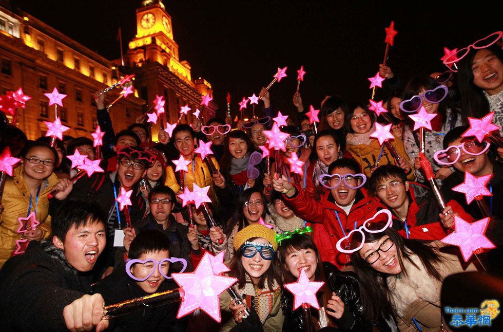 上海迎新年打造全国最大3D灯光秀  (9p)
