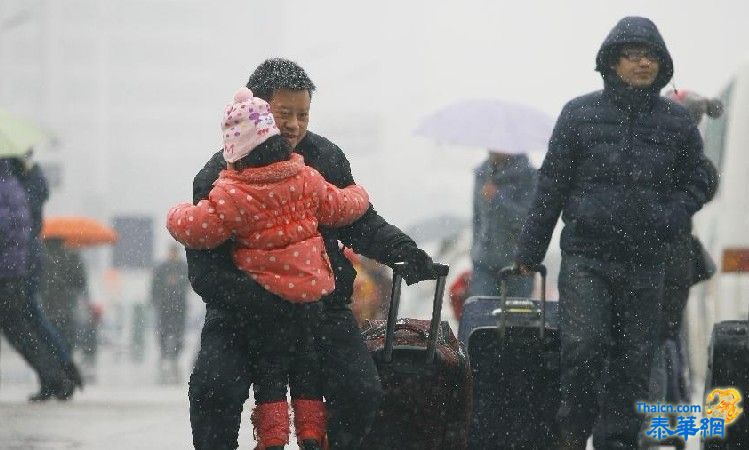 风雪难阻回家路