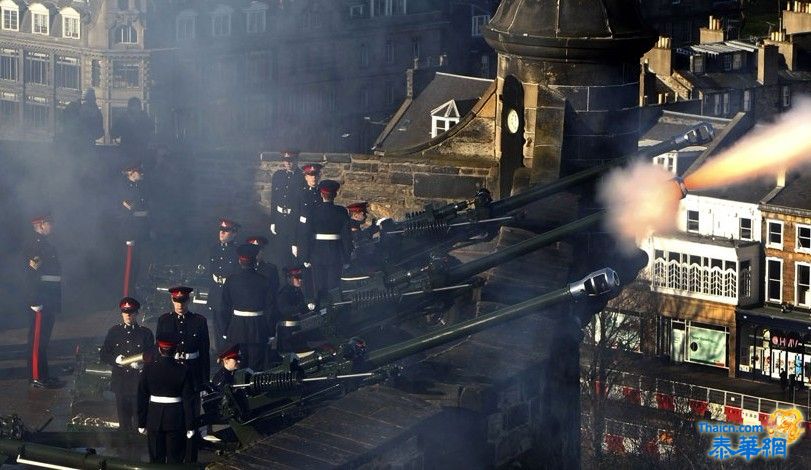 英国多地鸣放礼炮庆祝女王伊丽莎白二世登基60年