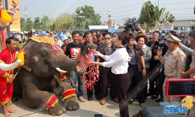 'ยิ่งลักษณ์' ถกจัดการน้ำเมืองกรุงเก่า