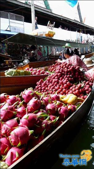 品尝地道小点心  水果的最佳地点----水上市场