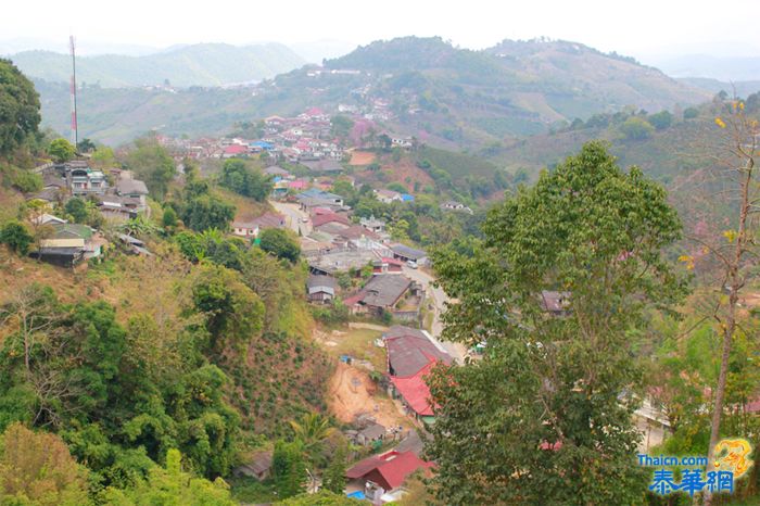 眼馋馋看了一下到美斯乐的巴山路口小景