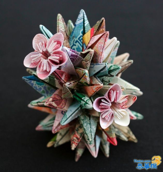 壮观的立体纸币花