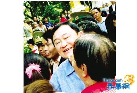 塔信飞抵寮国 与红衫军相聚