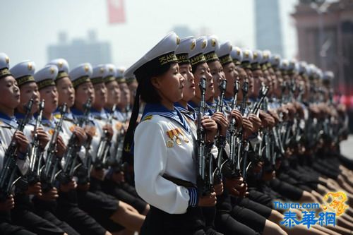 金日成诞辰100周年阅兵式的朝鲜女兵