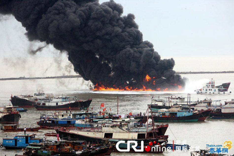 广东珠海香洲港油船爆炸起火