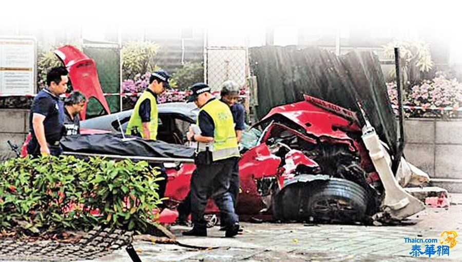 四川富豪新加坡驾法拉利撞车致3人死亡