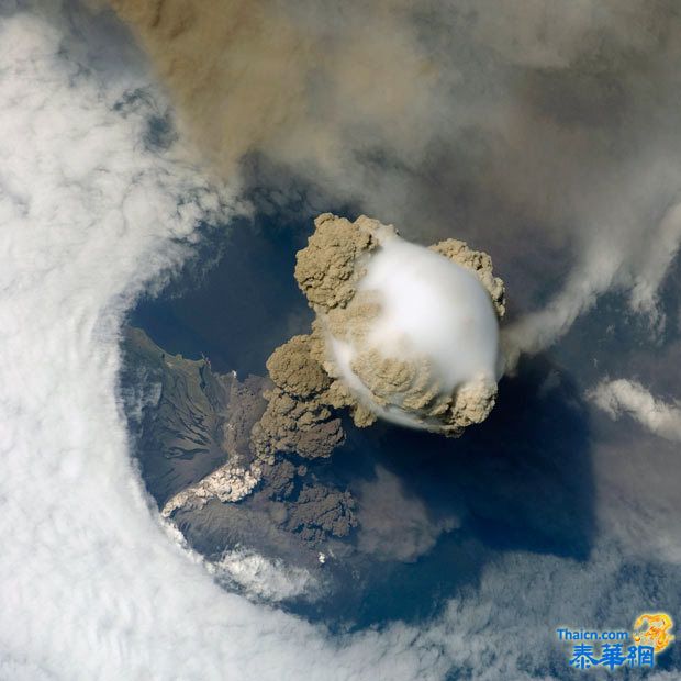 震撼！太空拍摄全球火山喷发壮观场景