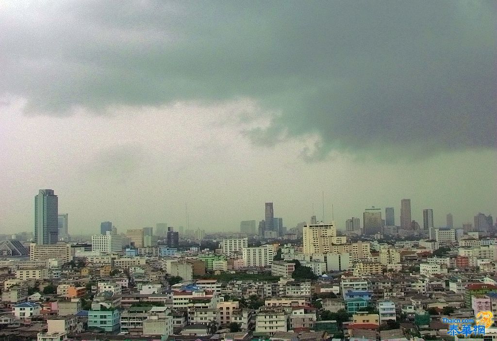 曼谷的雨天、新住宅建筑