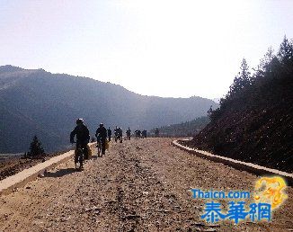 湖南长沙13名老人骑行2300公里抵拉萨 年纪最大已70岁