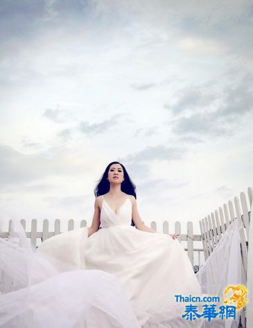 碎女娃子芙蓉姐姐不敌小三离婚六年 罕见婚纱照外泄