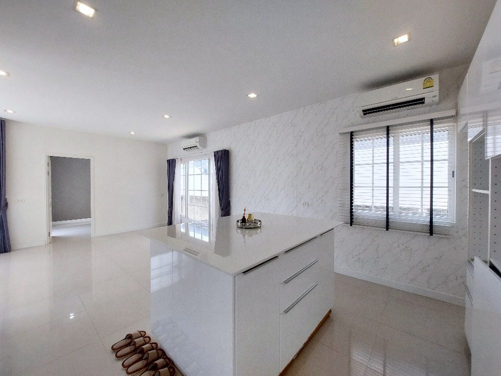 Golden Neo Sathorn Village 2层英式独立式住宅，可立即入住，保养良好！-12