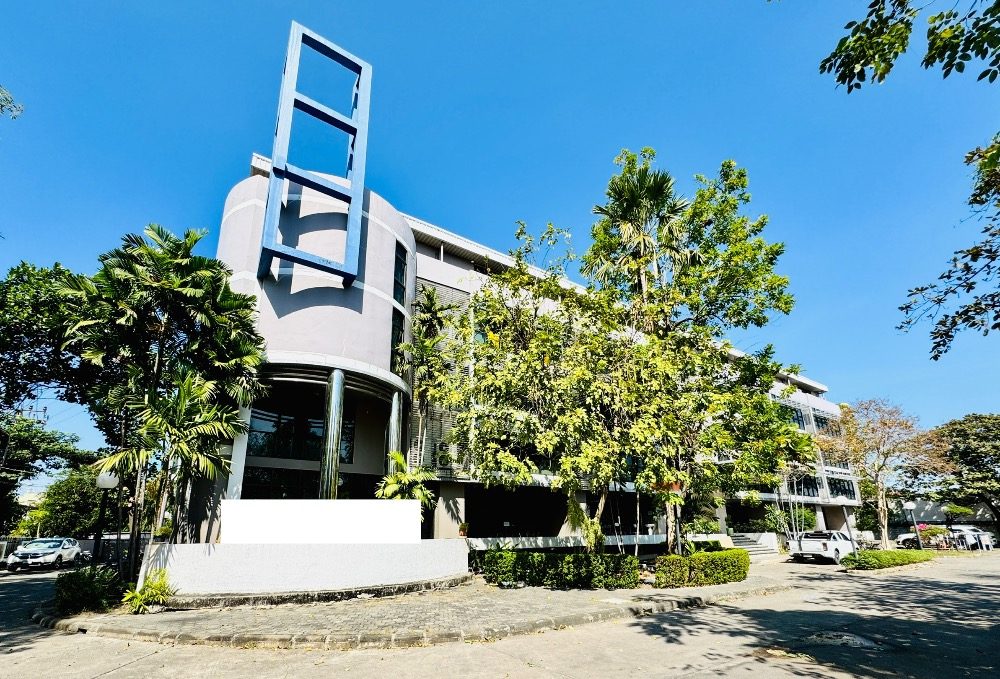位于素坤逸路的五层办公楼,邻近完善的公共设施,可立即投入营业 !-3