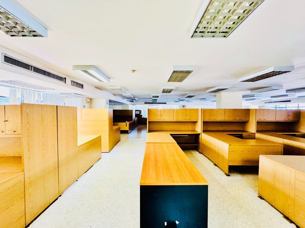 位于素坤逸路的五层办公楼,邻近完善的公共设施,可立即投入营业 !-9