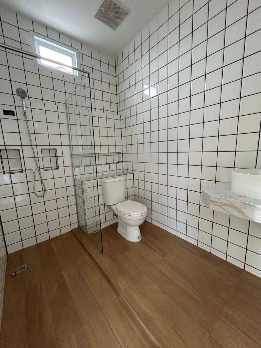 Private 8 Khao Nam Sap 一栋两层楼的联排别墅，风格简约，位于一个安静私密的区域-9