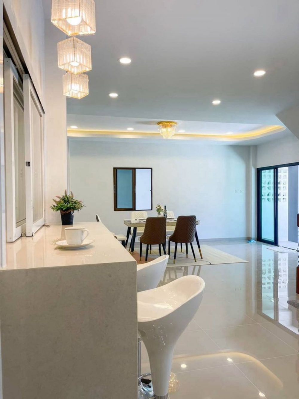 Amporn Place Sriracha 现代风格的两层独立式住宅，距离素坤逸路仅 800 米!-5