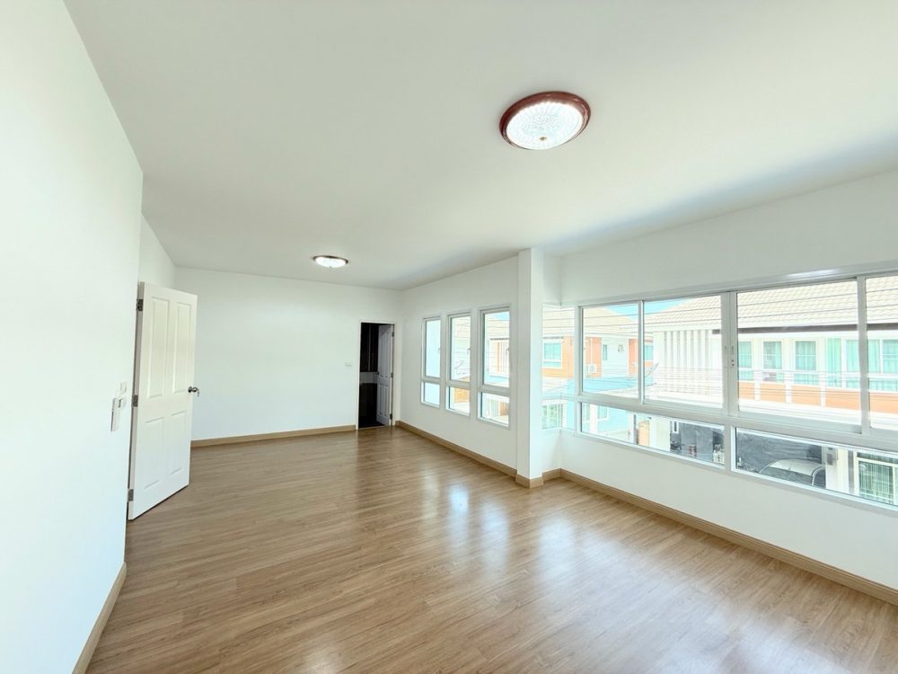 The Living Sriracha 大型独立式住宅，全新装修，可拎包入住-18