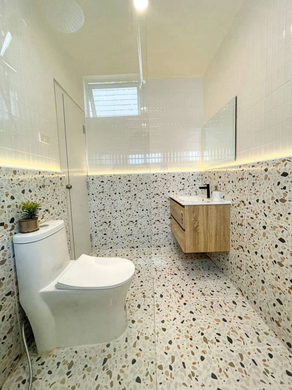 Amporn Place Sriracha 现代风格的两层独立式住宅，距离素坤逸路仅 800 米!-13